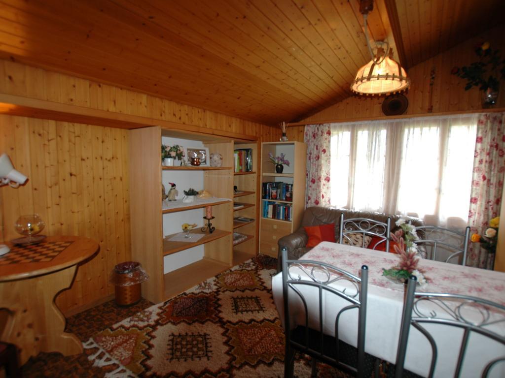 Pristine Home In A Charming Village Large Grassy Sunbathing Area View Of The M Nch And Jungfrau 빌더스빌 외부 사진